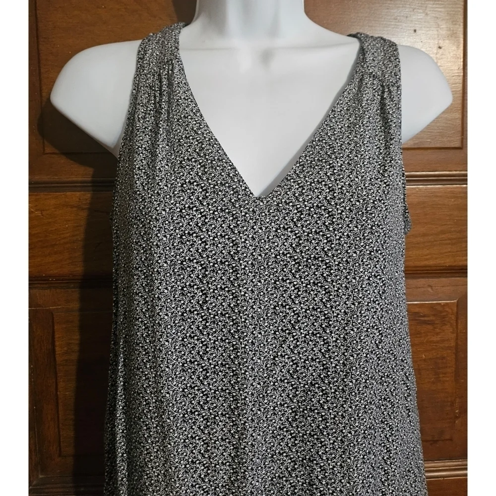 Old Navy V-Neck Shift Dress